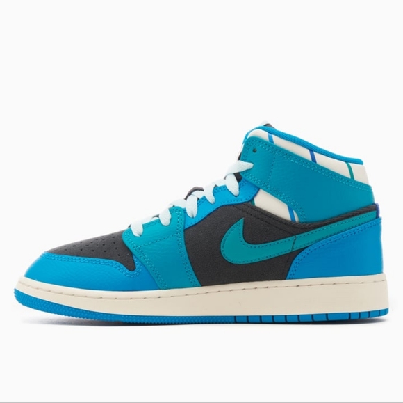 Nike Air Jordan 1 Mid Sneaker School In "Glacier Blue" Colourway 5Y - Picture 4 of 16